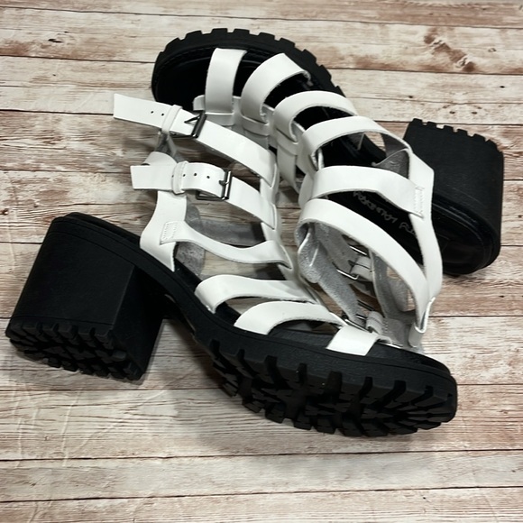 NWOB Dirty Laundry White Chunky Block Heel Roman Ankle Sandals Size 10 / 41 - Picture 3 of 7